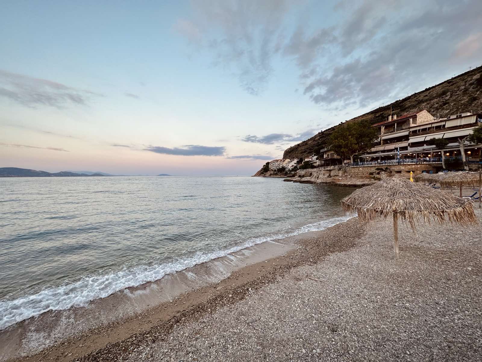 Kiveri's big beach with sunbeds